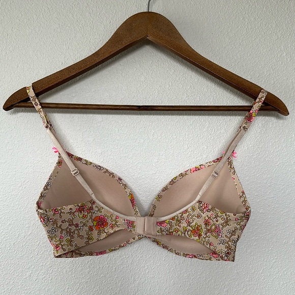 Victoria’s Secret plunge (padded) 34C. Neutral floral pattern with rhinestones. - Picture 3 of 6